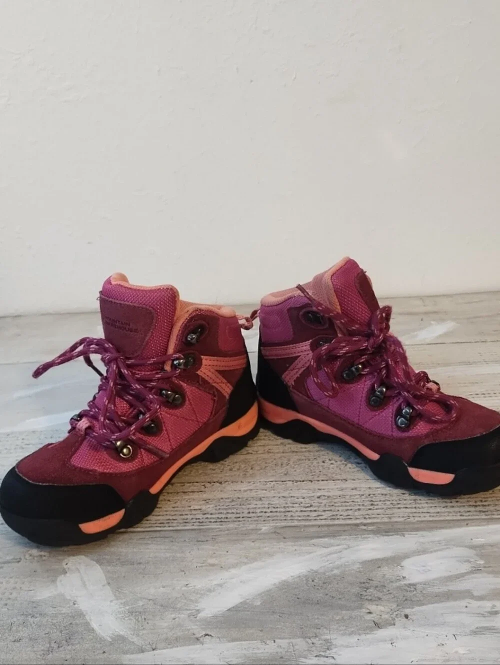 Hiking Boots Mountain Warehouse (U.S.A girls size 1) UK girls size 13) color